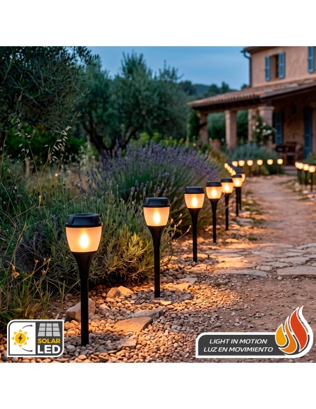 Luz LED solar para jardín con estaca